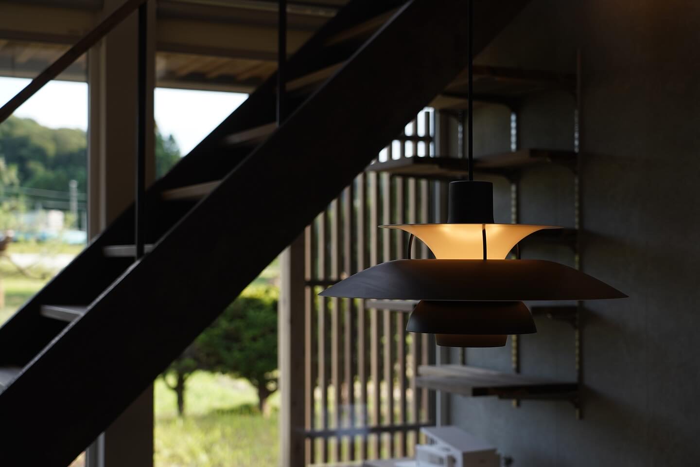 中間領域を介したウチとソトのコントラスト。